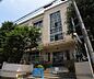 周辺：醒泉小学校まで177m 落ち着きある雰囲気の小学校