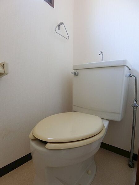 トイレ：独立トイレ上部に窓付きです