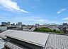 その他：バルコニーからの眺望は、目の前に高い建物がなく開けた青空を仰げます。だんだんと変わっていく空の色を愉しみリフレッシュするのも良さそうです。