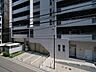 その他：前面道路を挟んで建物との距離が確保されており、都心らしい街並みを身近に感じられるロケーションです。