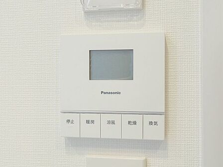 天候に左右されず洗濯することが可能です。浴室内を乾燥させる機能もありますので、カビの発生を抑えることができます。