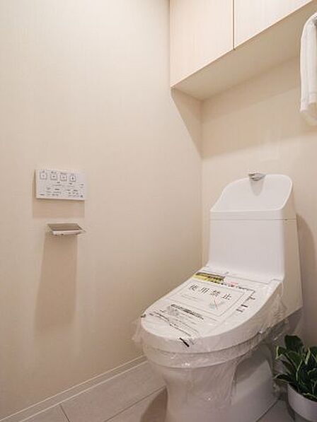 優れた節水効果や汚れが付きにくい便座など、ほしかった機能が揃ったウォシュレット一体型トイレです。