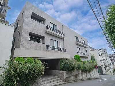 外観:落ち着きのある文京区アドレス。3駅3路線が利用でき、都心各所へスムーズにアクセスできます。周辺にはスーパーや公園が点在しており、住環境良好です。 外観:落ち着きのある文京区アドレス。3駅3路線が利用でき、都心各所へスムーズにアクセスできます。周辺にはスーパーや公園が点在しており、住環境良好です。