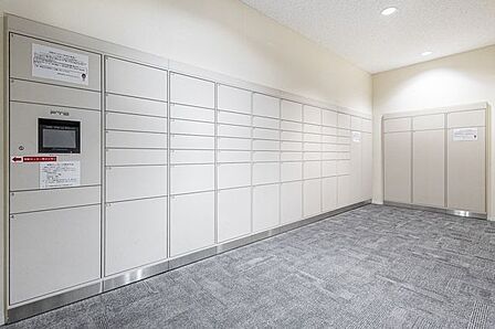 24時間いつでも荷物受け取りが可能。プライベートの時間を邪魔されず、配達時間も気にせず過ごすことができる便利な設備です。