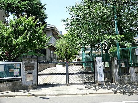 渋谷区立鉢山中学校 徒歩13分。 1110m
