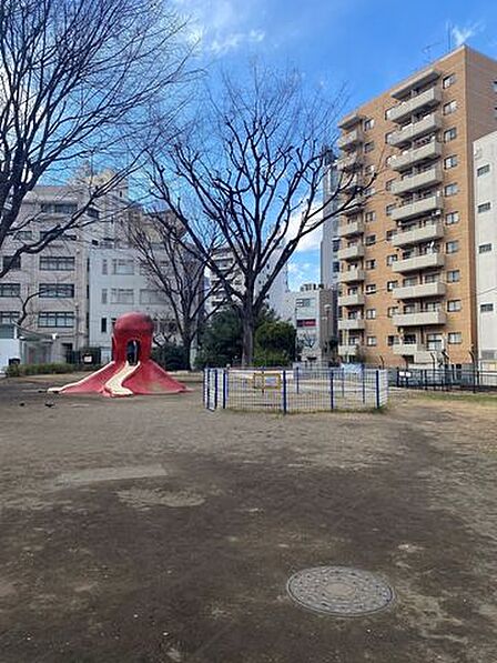 恵比寿東公園 徒歩5分。 1450m