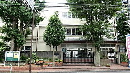 新宿区立牛込第三中学校 徒歩22分。 1710m