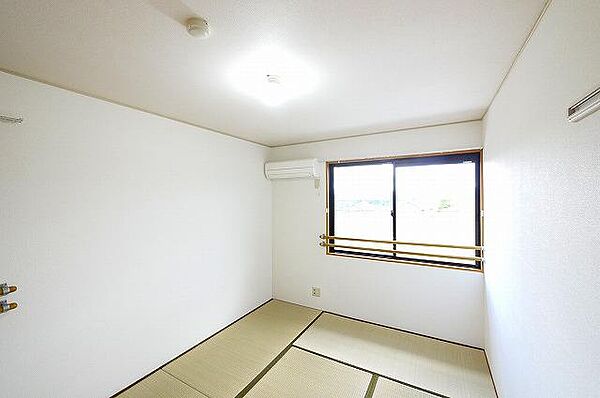 画像29:畳のいい匂いのする和室ですよ