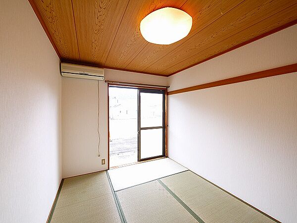 画像30:柔らかい畳が心地よい和室