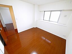 使い勝手のいい洋室です