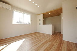 マリン白尾 101 1階2LDKのリビング/ダイニング