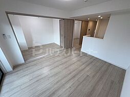 S-RESIDENCE北綾瀬awesome 201 2階2LDKのリビング/ダイニング