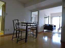 綾東ヴィレッジ壱番館 401 4階2LDKのリビング/ダイニング