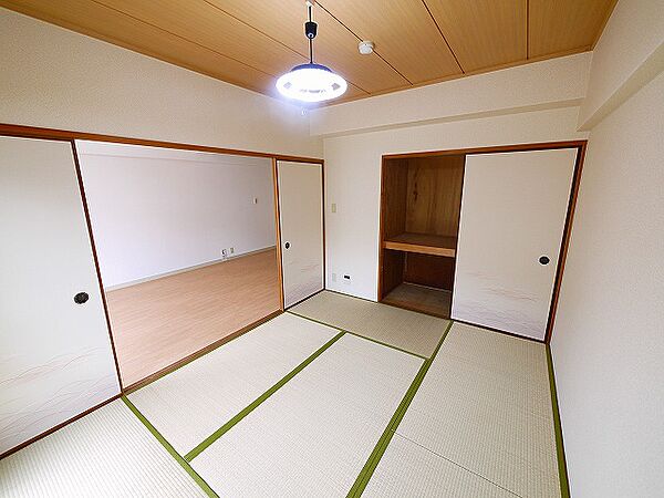 画像21:柔らかい畳が心地よい和室