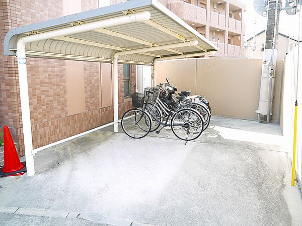 画像13:自転車置き場