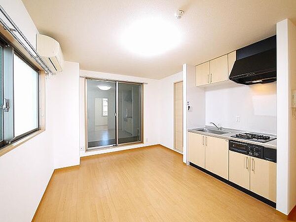 画像26:オープンキッチンなのでお部屋のスペースが広々使えます