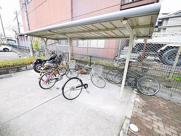 画像29:自転車置き場が設置されてます