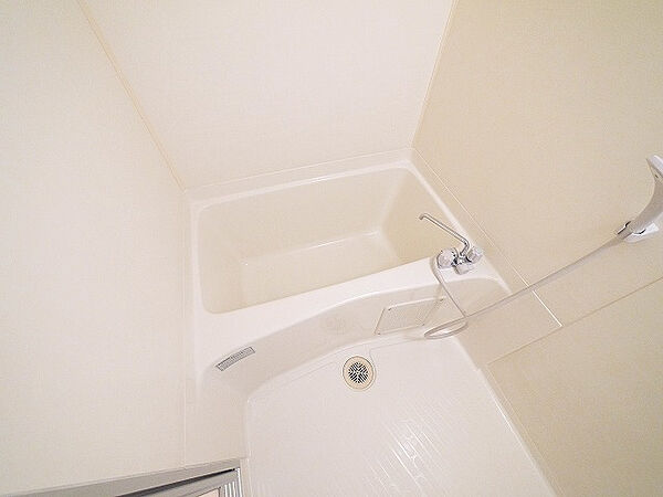 画像23:コンパクトで使いやすいお風呂です