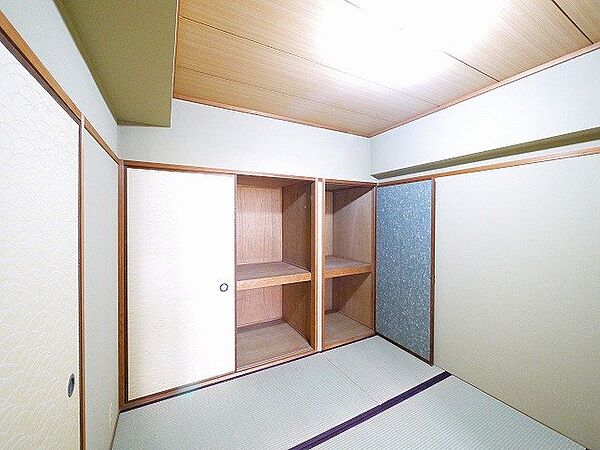画像19:豊富な収納スペースのある和室です