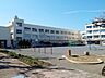 周辺：横浜市立希望ケ丘小学校まで450m 現地より徒歩6分の通いやすい立地。創立65年以上の歴史を持ち、「夢・希望・未来、笑顔いっぱい希望ケ丘」を掲げる、地域に見守られた安心の小学校です。