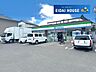 周辺：ファミリーマート新寺四丁目店 徒歩3分。 240m
