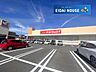 周辺：サンドラッグ利府野中店 徒歩8分。 640m