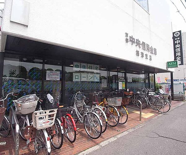 画像20:京都中央信用金庫 梅津支店まで600m 四条通沿いにございます。周辺にはスーパーやコンビニも多くあり
