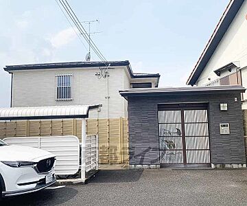 外観:千本通りに建つ可愛いハイツです。 外観:千本通りに建つ可愛いハイツです。