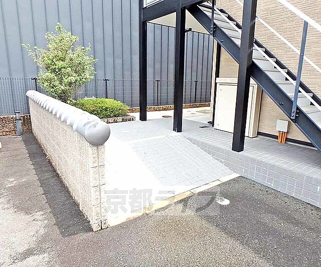 13 / 16