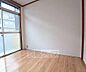 リビング/ダイニング：広々とした部屋です。
