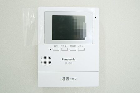 来訪者の確認ができる、モニターホンです。