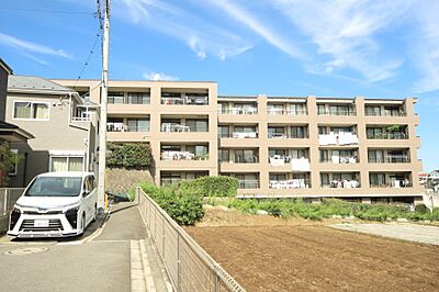 外観：小田急線「百合ヶ丘」駅まで、徒歩13分の立地です♪