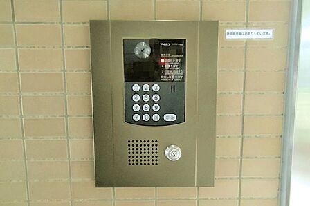 オートロックシステムで、安心のセキュリティ。