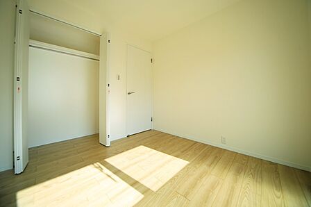 洋室約4.5帖は、お子様部屋にいかがでしょうか♪