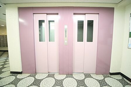 エレベータがございますので、お部屋への移動も安心ですね。