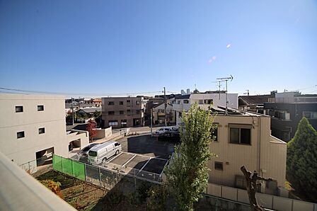 3階部分の南向きで、陽当り良好となっております♪