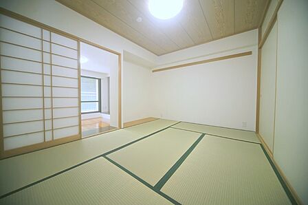 リビング隣の和室は、お子様部屋にいかがでしょうか♪