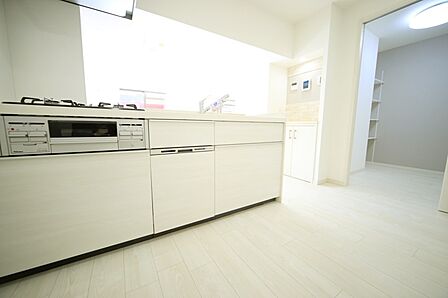 食器洗い乾燥機付きのシステムキッチンで、家事がはかどります♪