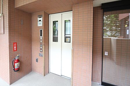 エレベータがございますので、お部屋への移動が安心ですね。