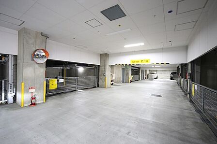 敷地内駐車場です(空き状況はお問い合わせ下さいませ。)