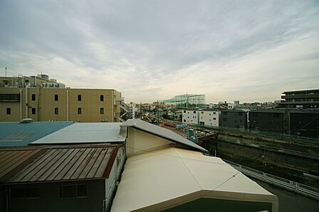 4階部分の南東向きで、陽当り眺望良好となっております♪