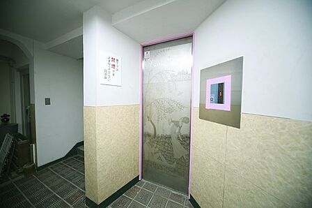 エレベータがございますので、お部屋への移動も安心ですね。