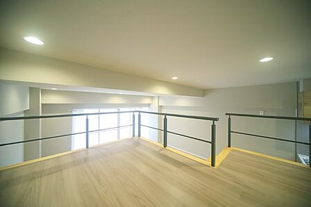 お部屋は1LDKとなっております! 洋室部分です。