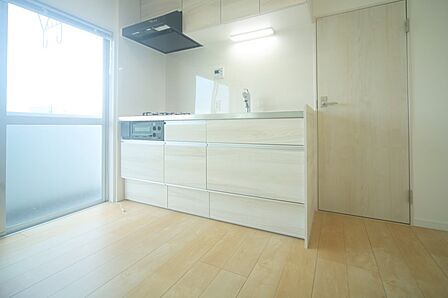 新規交換済みのシステムキッチンですので、お料理作りが楽しくなりますね♪
