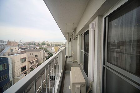 お洗濯物が良く乾きそうな、東南向きのワイドバルコニーです♪