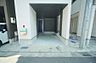 駐車場：ビルトイン車庫1台分です！　前面道路とフラットで駐車もらくらく♪