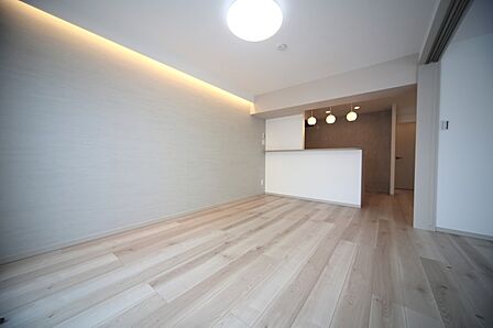明るい光が差し込む、心地のよいリビングでございます♪