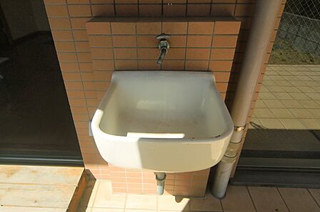 バルコニーには便利な、外水栓がございます。