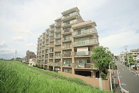 東急東横線「多摩川」駅まで、徒歩15分です♪