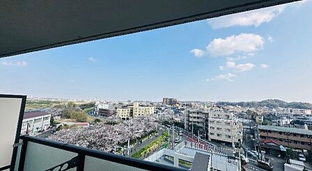 最上階7階部分の南西角部屋で、陽当り風通し眺望良好となっております♪